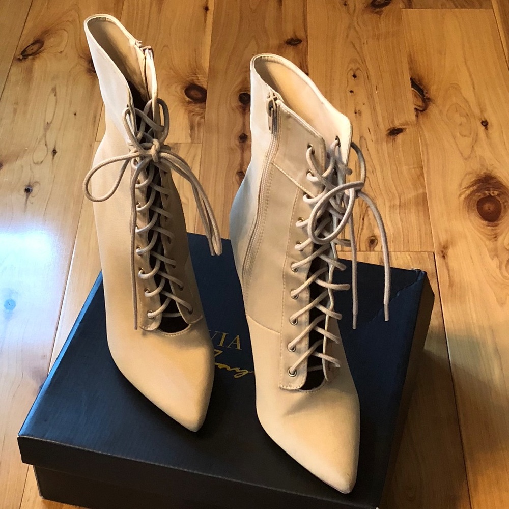 🚨SALE🚨Olivia & Jaymes Lycra/Satin Taupe Booties - Picture 8 of 8